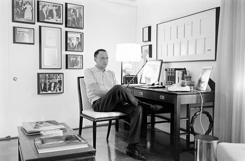 fuckyeahvintage-retro:  Frank Sinatra at home. Palm Springs, CA (1965) © John Dominis