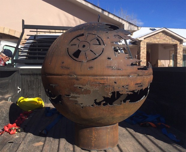 archiemcphee:  Redditor Bandia5309 has an awesome grandfather. He’s a metalworker