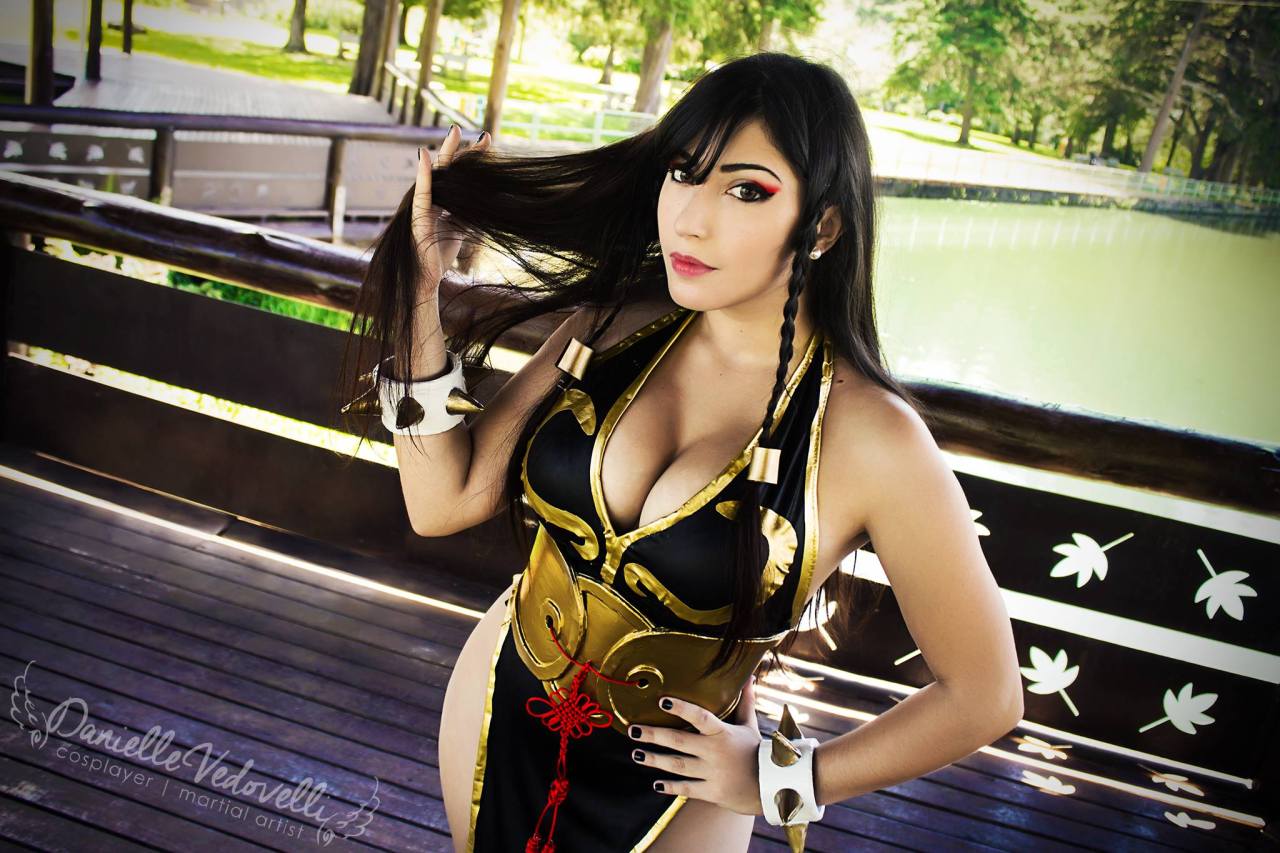 kamikame-cosplay:    Chun Li from Street Fighter V by Danielle VedovelliPhoto by