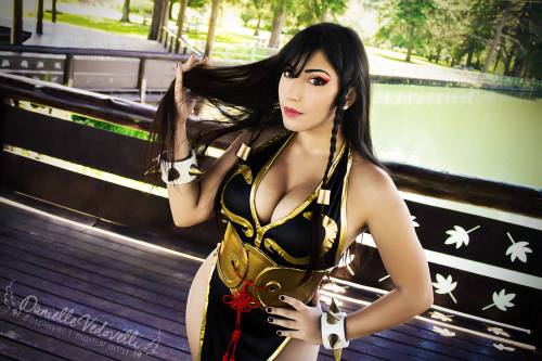 kamikame-cosplay:    Chun Li from Street Fighter V by Danielle VedovelliPhoto by Eve Zel  