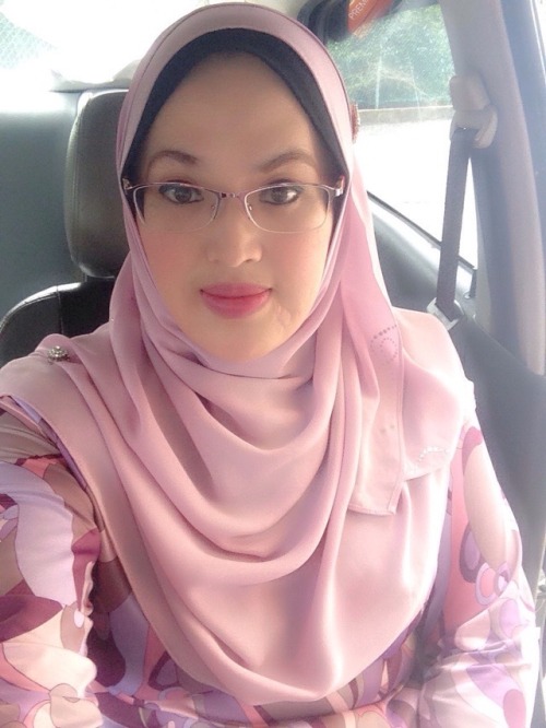 matjenko:siparipari:you lebih garang my new milf bila berhijab nyum nyum#NkpicPM #milf #jandakaw kaw