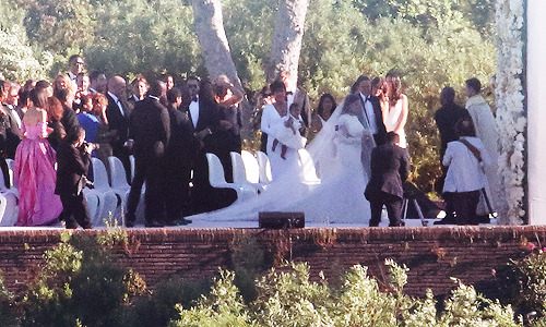 fuckyeahdash:  A closer look at the Kim Kardashian & Kanye West’s Wedding Ceremony (05.24.14)