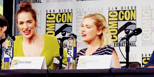 holtzmanned-baby:melanie scrofano and eliza taylor at sdcc’s 2018 fan favorite panel