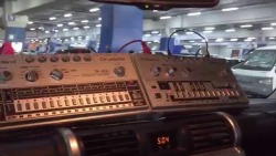 TB-303とTR-606を取り付けた車で贅沢アゲアゲドライブ