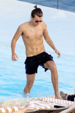 njaller:  Harry without tattoos 