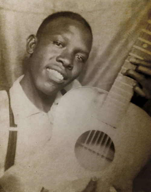 A new photo of Robert Johnson, in the possession of his stepsister, has surfaced!“There was a 