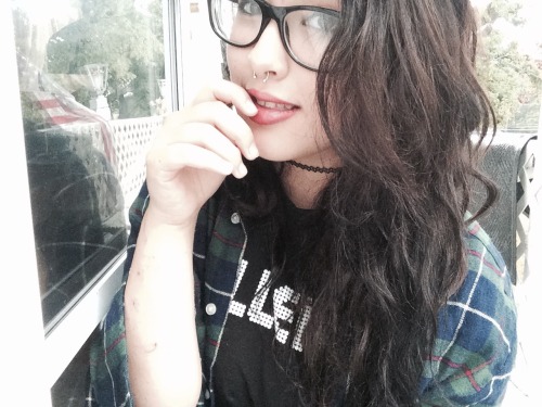 alternative-grunge-girls:  citizen-n:  I went outside in the rain to take this ok  ♡alternative babes♡ 