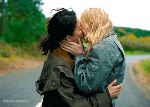 Two Years Ago Jodie Comer And Sandra Oh Gave Us The Best Onscreen Kiss Of All Time. - April 10, 2022.
