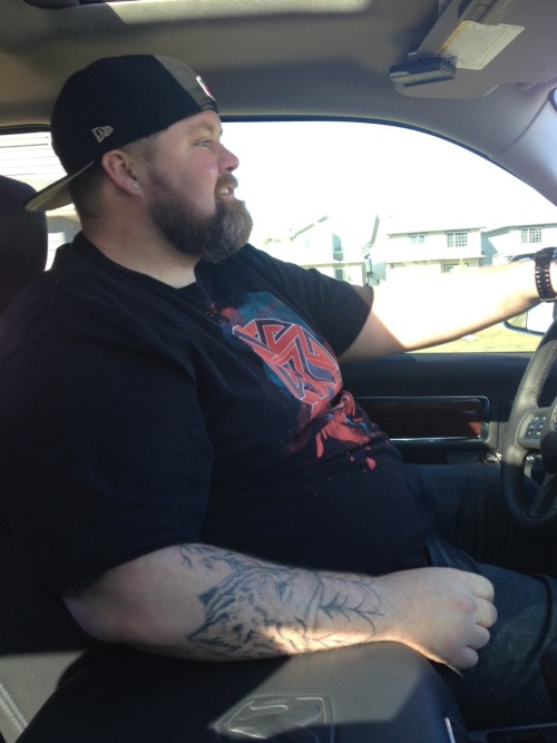 dblazinit:  cutecubs:  who’s this? cute chub cub.  Ders my boy showin up on my dash again. 