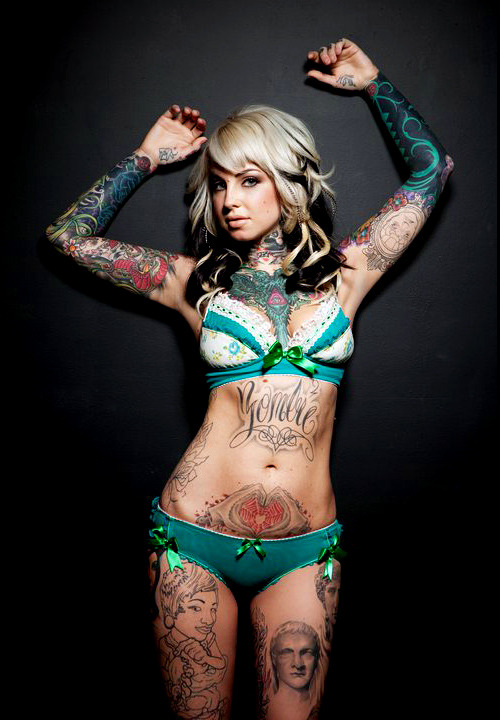 thefingerfuckingfemalefury:  theendtocome:  Little Linda  Swooooooooon <3 