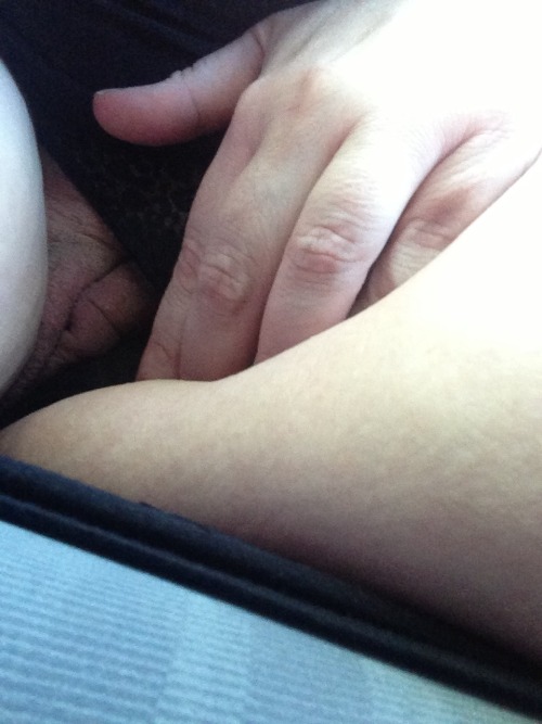 whoreneegirl: car pussy