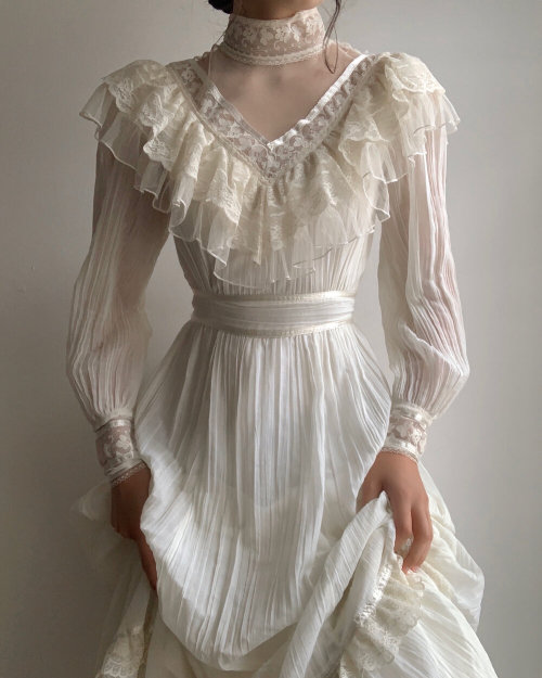 ruched:Gunne Sax1970s Prairie Dresses