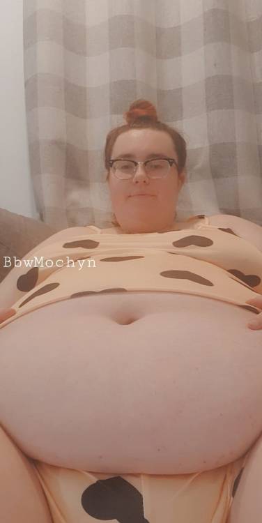 bbwmochyn: So a really good feeder friend of mine decided he really wanted to push me tonight. We or