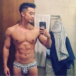 evianguy:  Hawt Asian Stud!