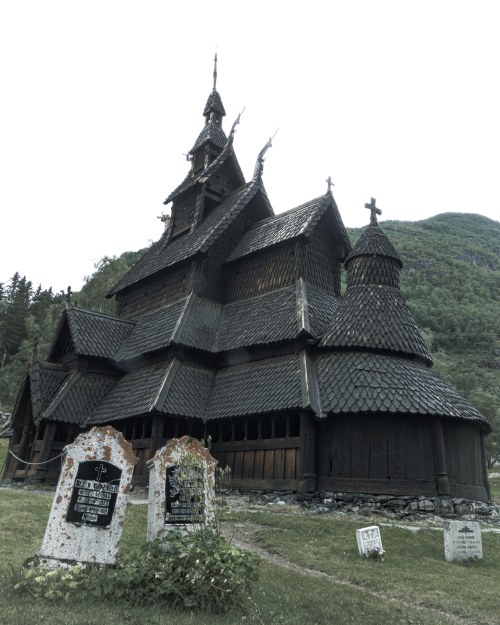 evilbuildingsblog:  This church in Borgund, Norway with the graveyard around it