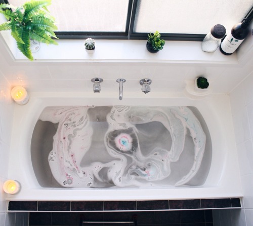 eluxeus: lumiant: I think I have a slight bath addiction // more on my instagram @billiephilips - El