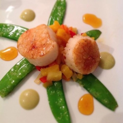 Seared sea scallops. served with pineapple honey-mango chutney. Complemented with a pablano pepper m