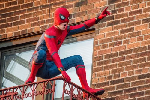 tomhollandsarms: spideycentral:  Tom Holland on the Spider-Man: Homecoming set in NYC.
