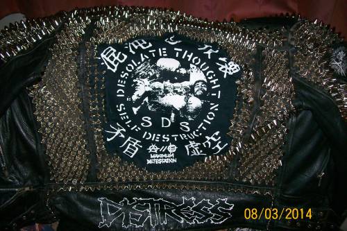 fuckyeahpunkjackets:  sidcidercrust: my jacket 