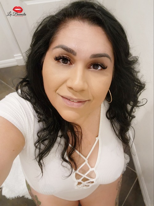 iamlabuenota:  Saturday Are for Sexy Selfies. Follow my OnlyFans for the Naughty
