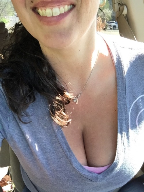 ultra-justtryit:  Afternoon sunshine and smile…so ready for him to cum home