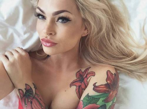 sexyinkmag:  #follow @catrinbirkby @catrinbirkby @catrinbirkby   #selfiesaturday #selfie #sexyink #simagselfie