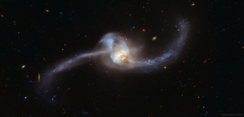 NGC 2623: Merging Galaxies from Hubble