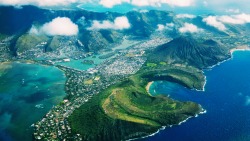 uglybarbies:   While en route to Moloka’i, the view of Oahu is jaw dropping.  Home 