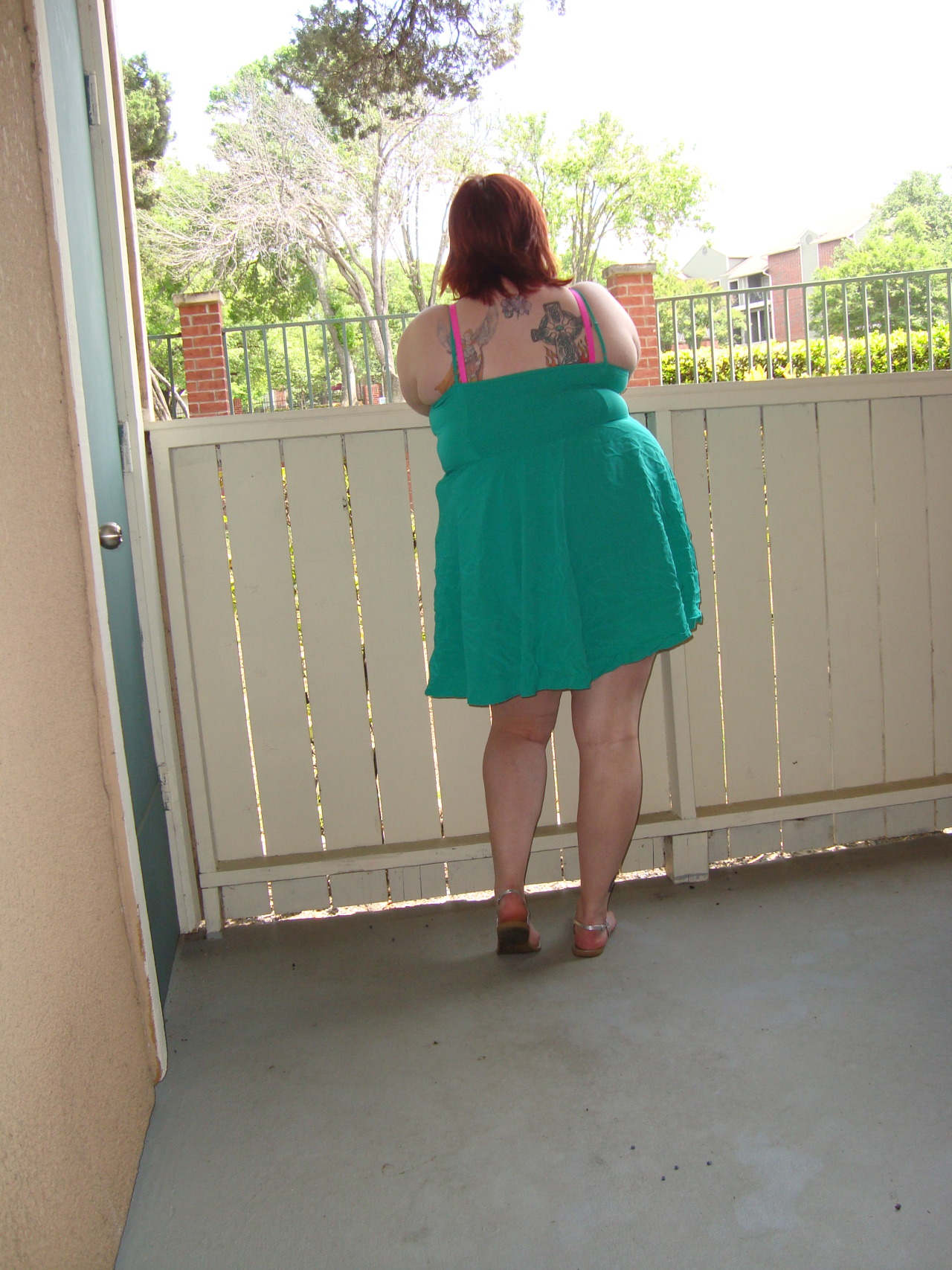 scarletslutmolly:  Playing on the back patio