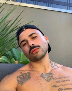 reyy305:A lil scruff never hurt nobody (at