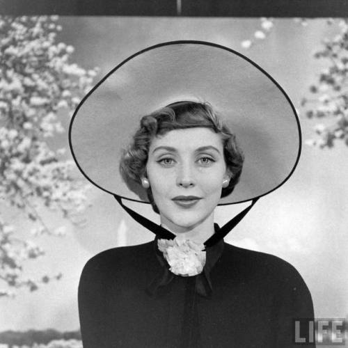 Spring hats(Nina Leen. 1948)