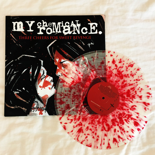 dangersday:my chemical romance - three cheers for sweet revenge; limited edition clear w/ red splatt