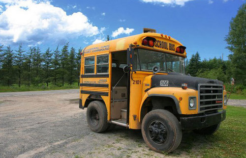 christianblowjobs:  deersatan:  LOOK AT THIS TINY FUCKING BUS  I WANT IT AND I WANT