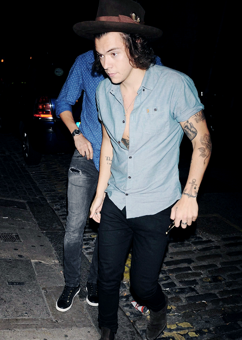 harrystylesdaily:  Harry leaving the Warner Music Group and GQ Summer Party at Shoreditch