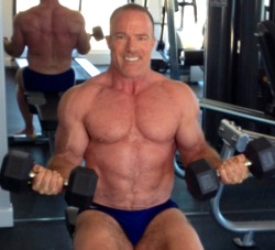 wrestlerswrestlingphotos:  gay guy gym workout