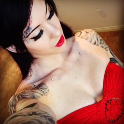 megabimbothings:  tatunettes:  Holly Ray