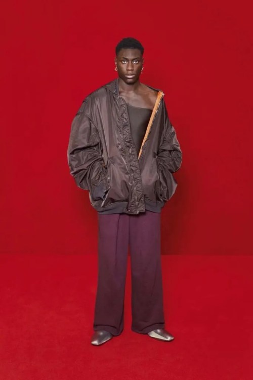 fashionablymaleofficial: (via Balenciaga RTW Spring 2022 Paris)