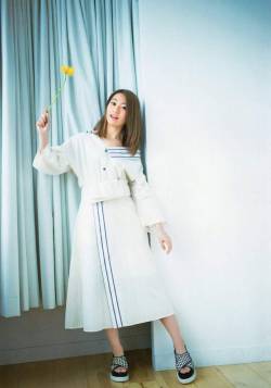 hashireharinezumi:  Bessatsu KADOKAWA Nogizaka46 Vol.4 (part 3)