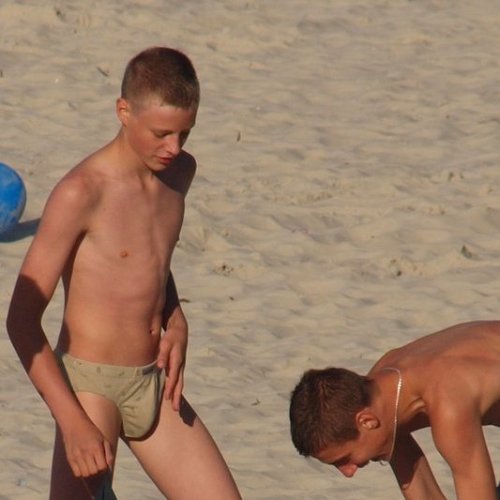 bandapart1:Young guy wearing briefs his mum boy bought. Don’t think he would do the same nowadays