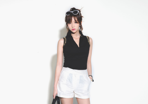 korean-dreams-girls:  Ye Jin - June 24, 2014 Set