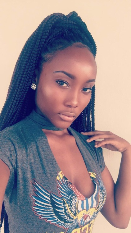 fedupblackwoman: darkskinnedblackbeauty: Ig: relahwinde Ooooh her braids look so full. I want my hair like this. 