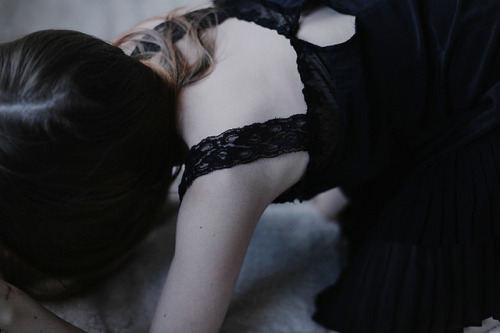 coldemi:  Hide me in your mouth by *Nishe on Flickr.