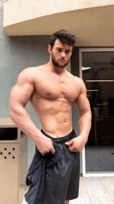athleticbrutality: conswolcious: https://www.instagram.com/mckenna_dylan/ nothing natural about this young king 