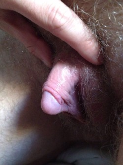 maxxx49:  I wish my mom has a clit like this   Einfach geil und scharf