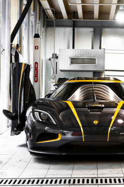 exclusive-pleasure:  Koenigsegg Agera S Hundra [Credit: Icy J] 