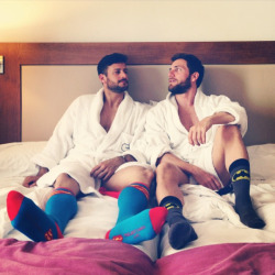 guysinshortsandsocks:  You know they are hot!