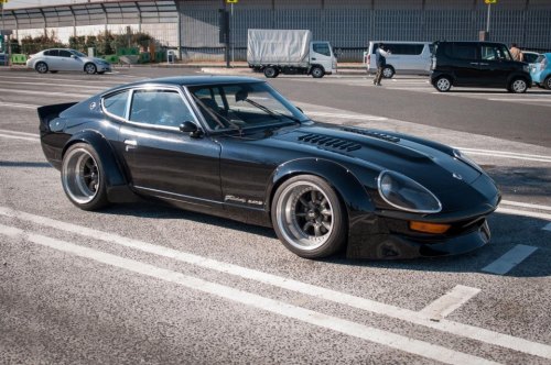 carbonking:  radracerblog:  TOP 20: Datsun 240z s30 #2       (via TumbleOn)