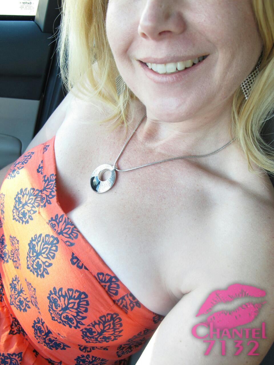 smileslaughtersex:  Road trip to shoot pics this weekend.  Hubby shot pics of me