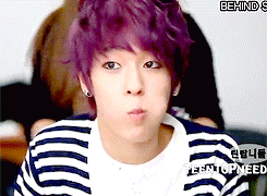 taekai:  L.Joe eating a banana. 