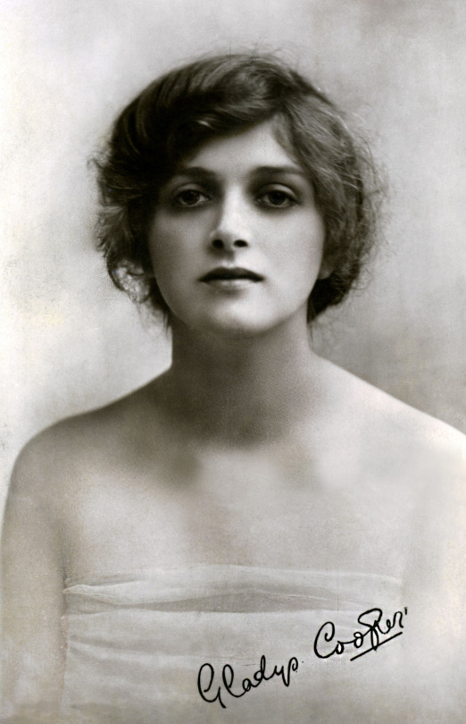 Gladys Cooper (1888-1971), English actress, early 20th century. (Photo by The Print Collector. Hulton Archive). | src and 